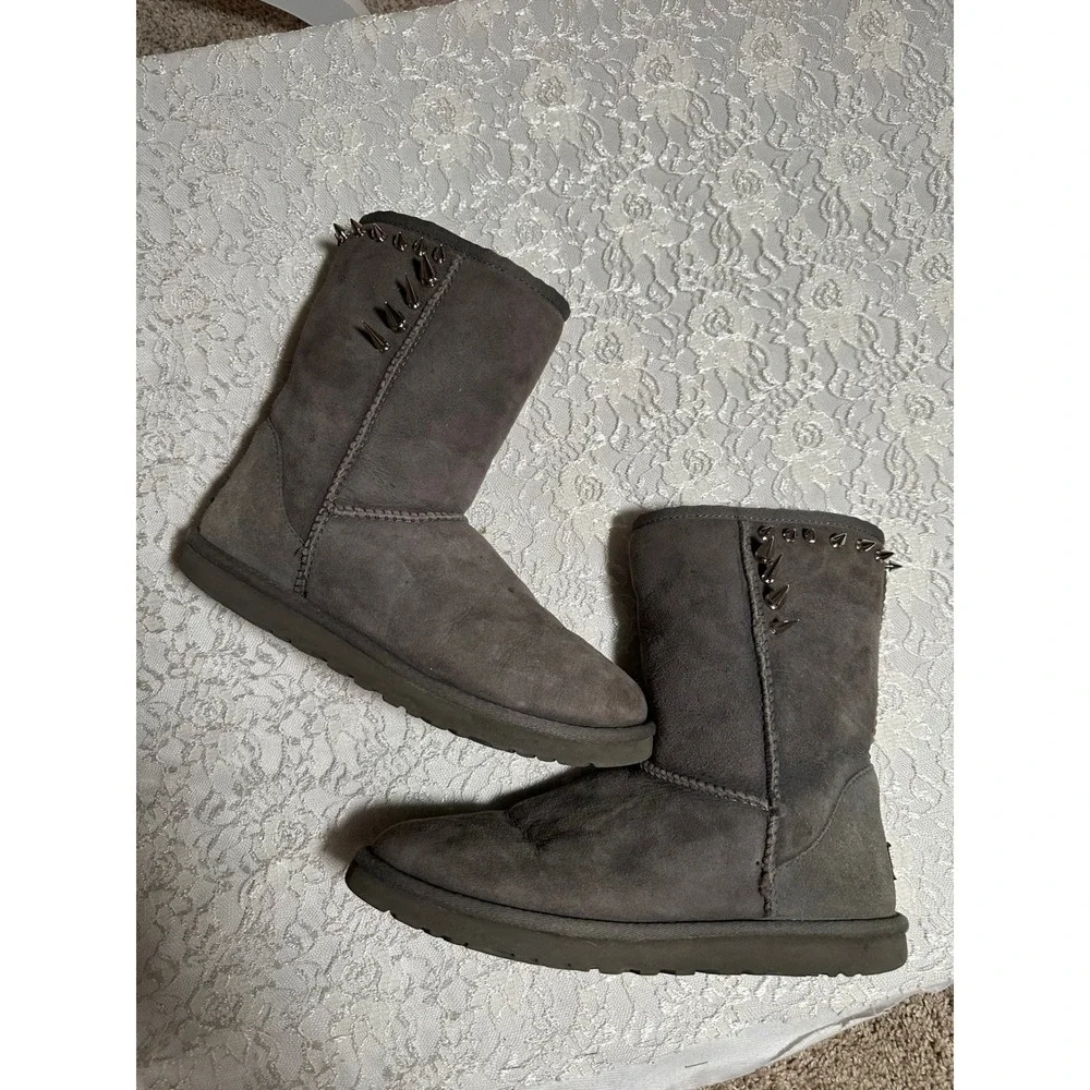 UGG each pair